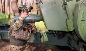 减负神器：乌军开始测试外骨骼设备，帮助炮兵每日搬运1.2吨弹药