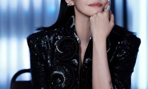 姚晨离婚风波后首次公开现身 大背头造型利落干练气场全开